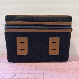 VINTAGE HARD SHELL CAMERA CASE